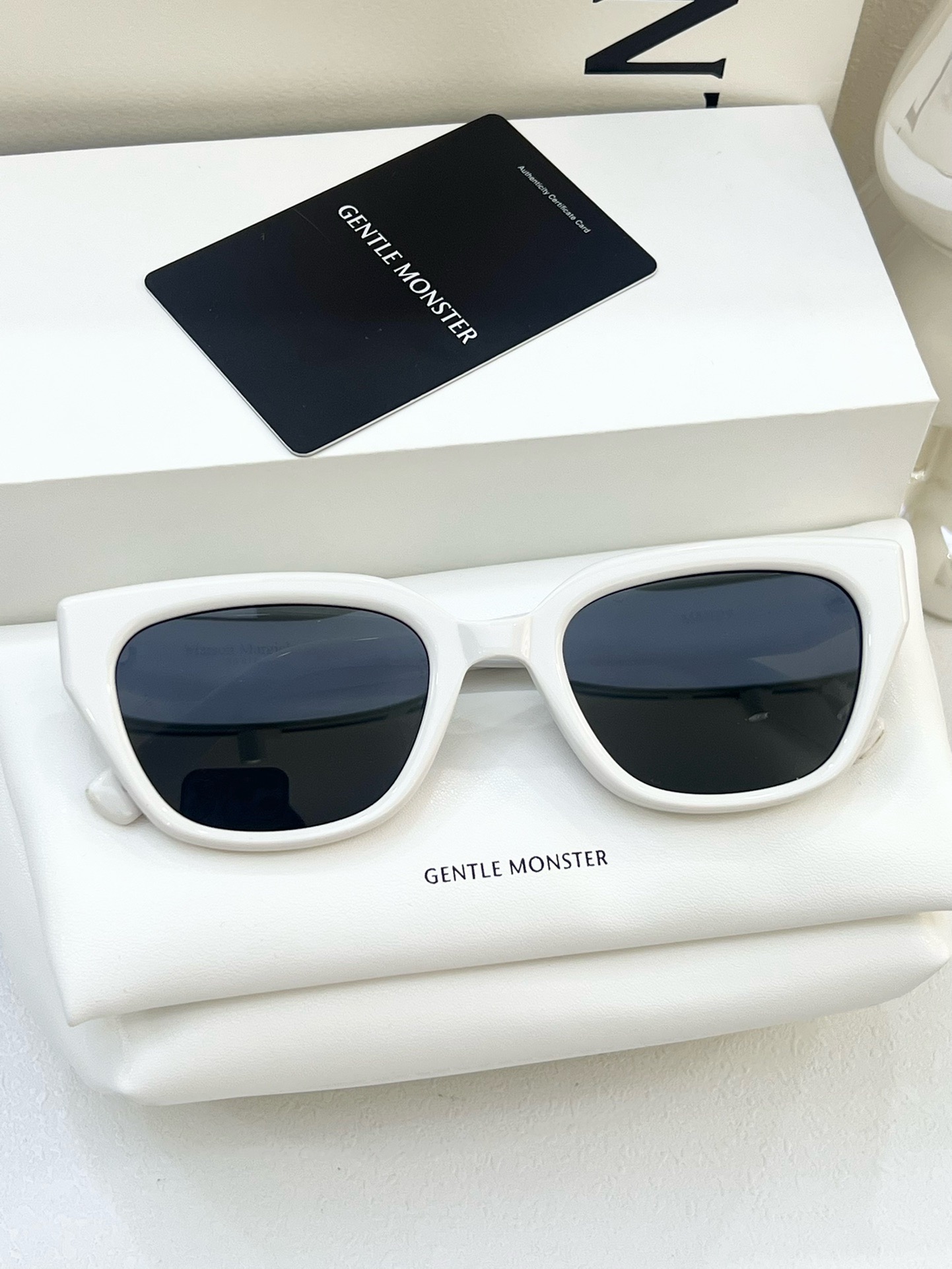젠틀몬스터 x 마르지엘라 선글라스 MM109