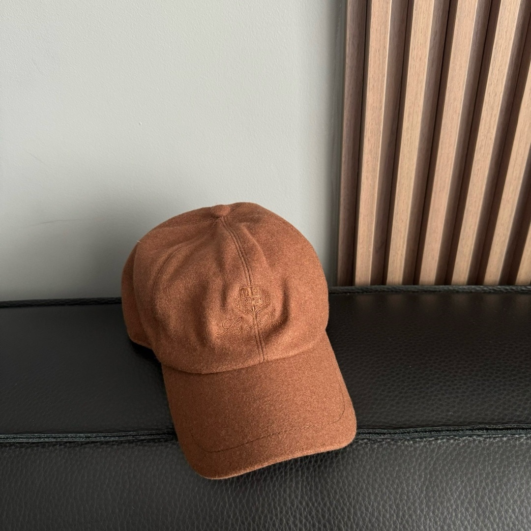 로로피아나 모자