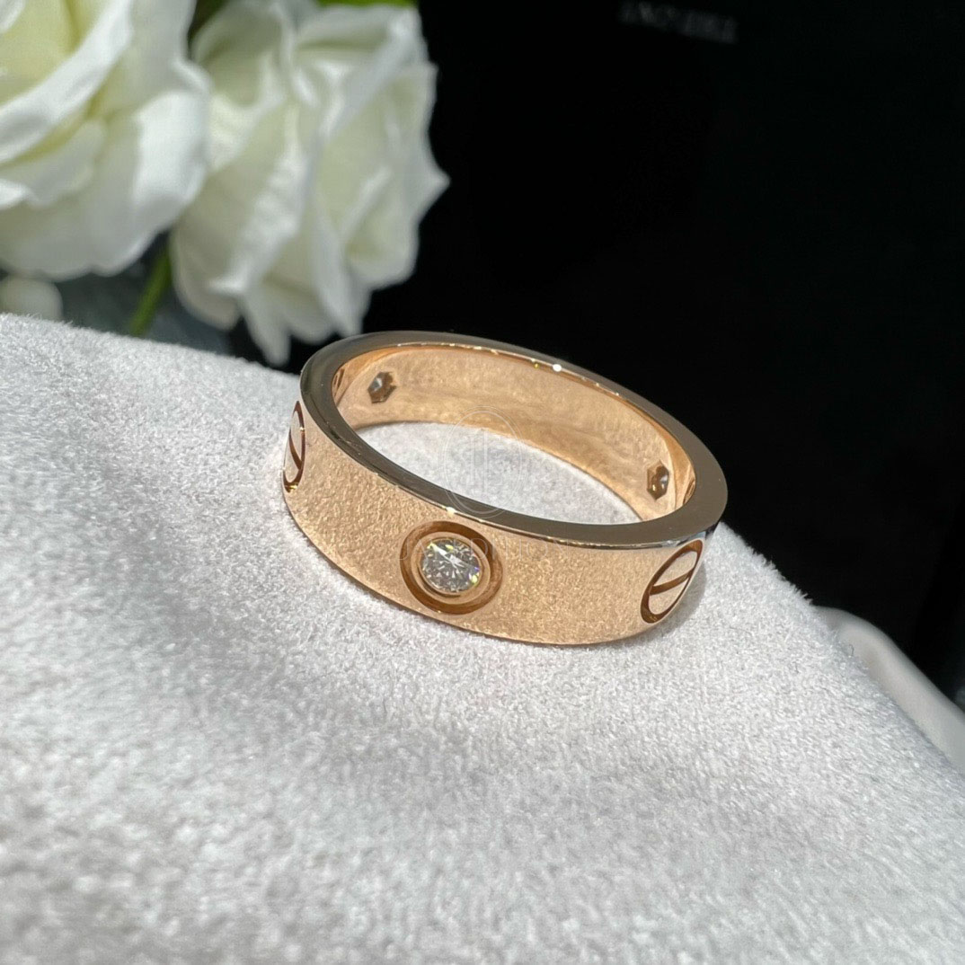 까르띠에 LOVE 링 클래식 (문의)