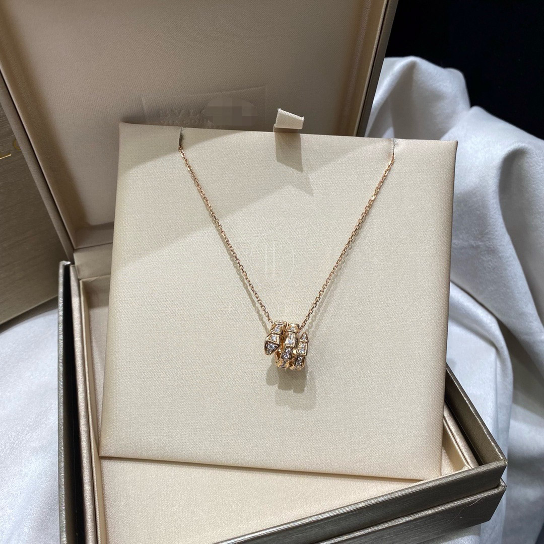 불가리 세르펜티 바이퍼 풀파베 네크리스 (문의)