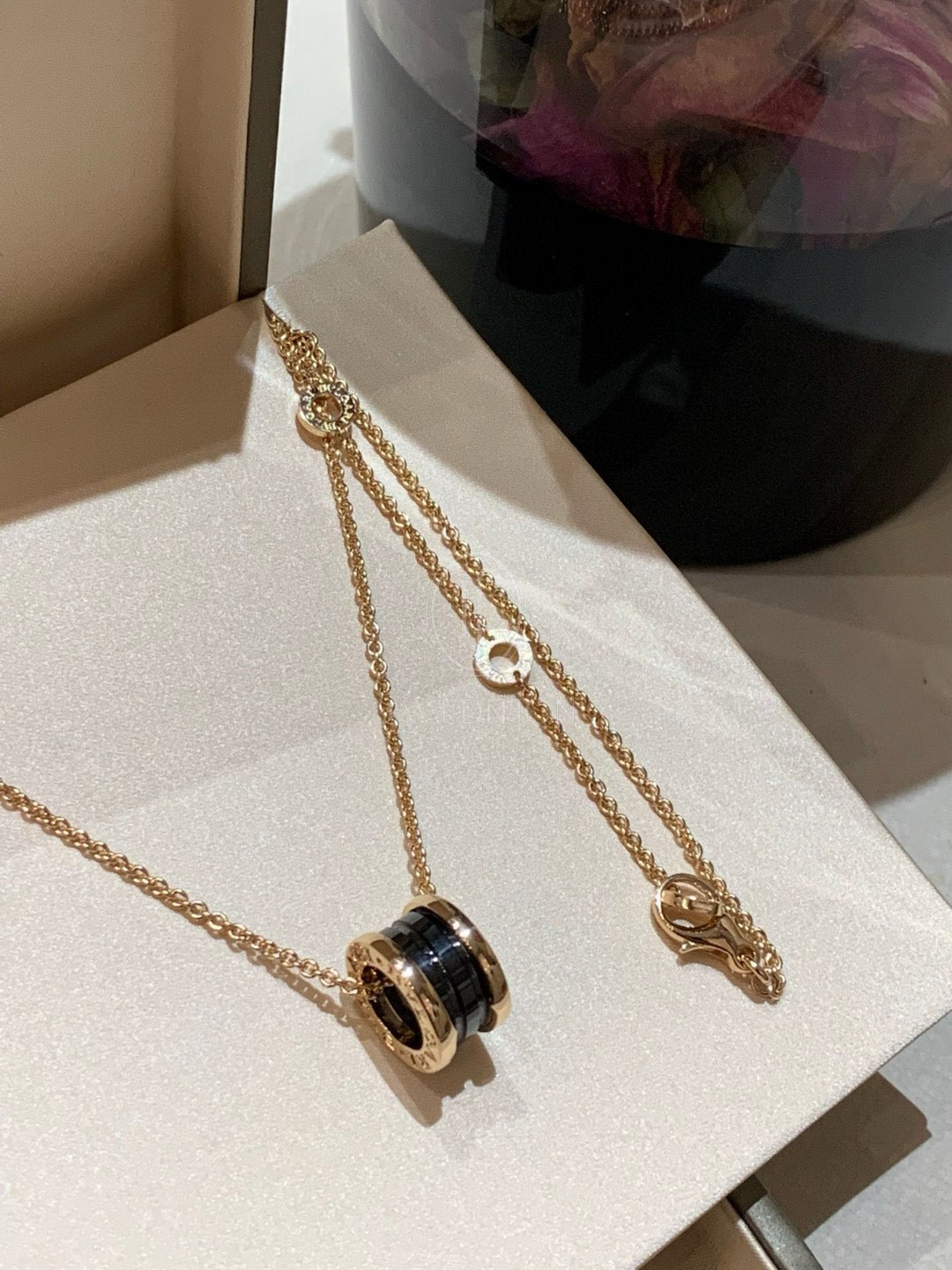 불가리 세라믹 비제로원 네크리스 (문의)