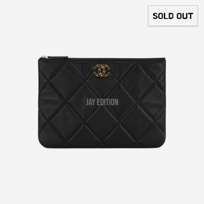 샤넬 19 클러치백