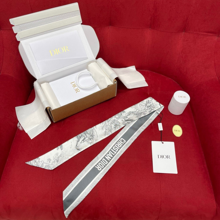 디올 트왈 드 주이 소바쥬 미차 방도