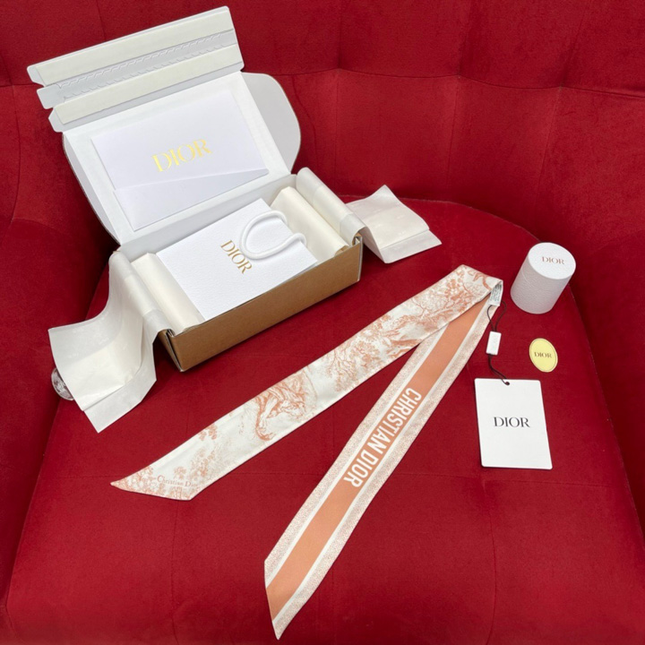 디올 트왈 드 주이 소바쥬 미차 방도